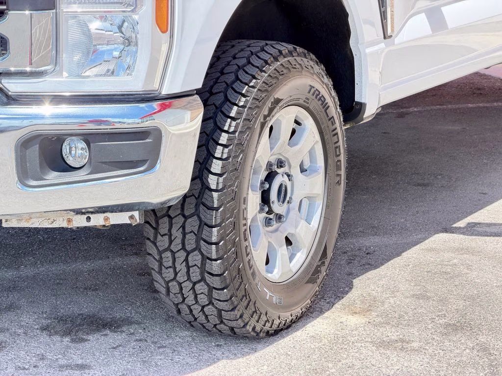 2023 White Ford Super Duty F-350 SRW XLT 4X4 Truck