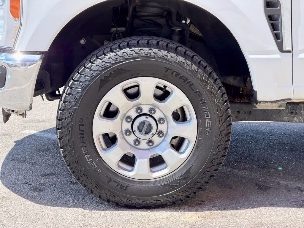 2023 White Ford Super Duty F-350 SRW XLT 4X4 Truck