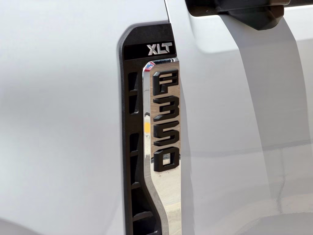2023 White Ford Super Duty F-350 SRW XLT 4X4 Truck