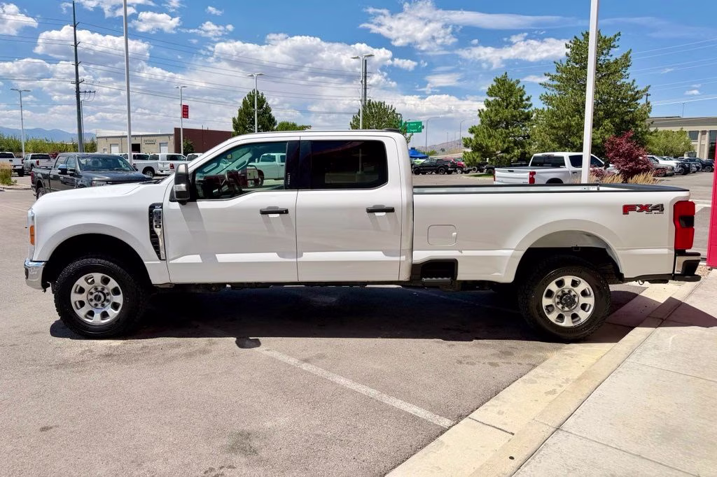 2023 White Ford Super Duty F-350 SRW XLT 4X4 Truck
