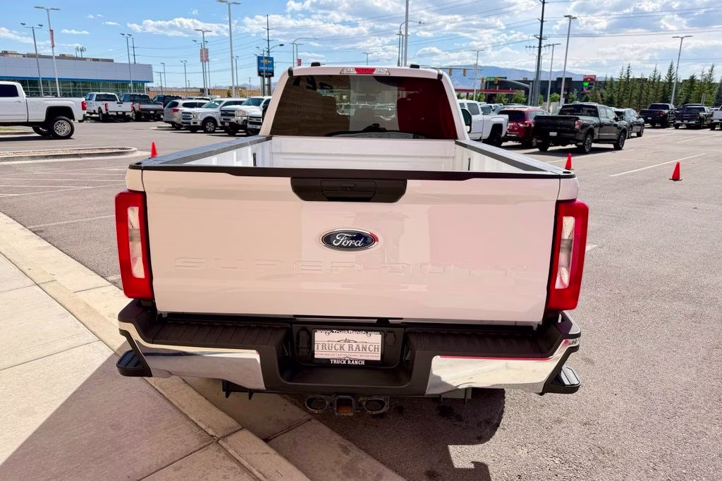 2023 White Ford Super Duty F-350 SRW XLT 4X4 Truck