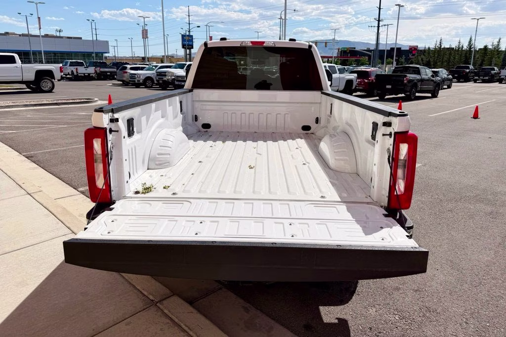 2023 White Ford Super Duty F-350 SRW XLT 4X4 Truck