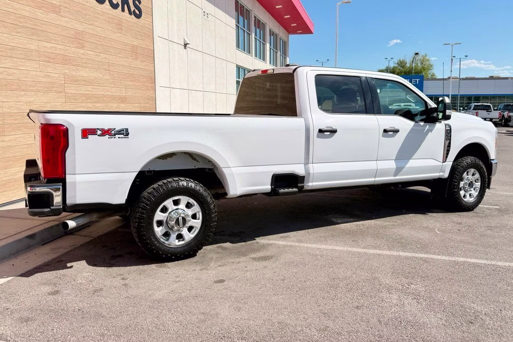 2023 White Ford Super Duty F-350 SRW XLT 4X4 Truck