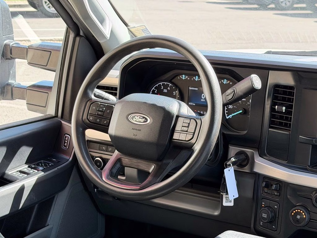 2023 White Ford Super Duty F-350 SRW XLT 4X4 Truck