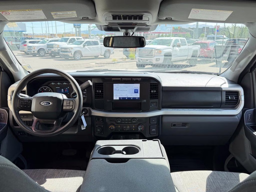2023 White Ford Super Duty F-350 SRW XLT 4X4 Truck
