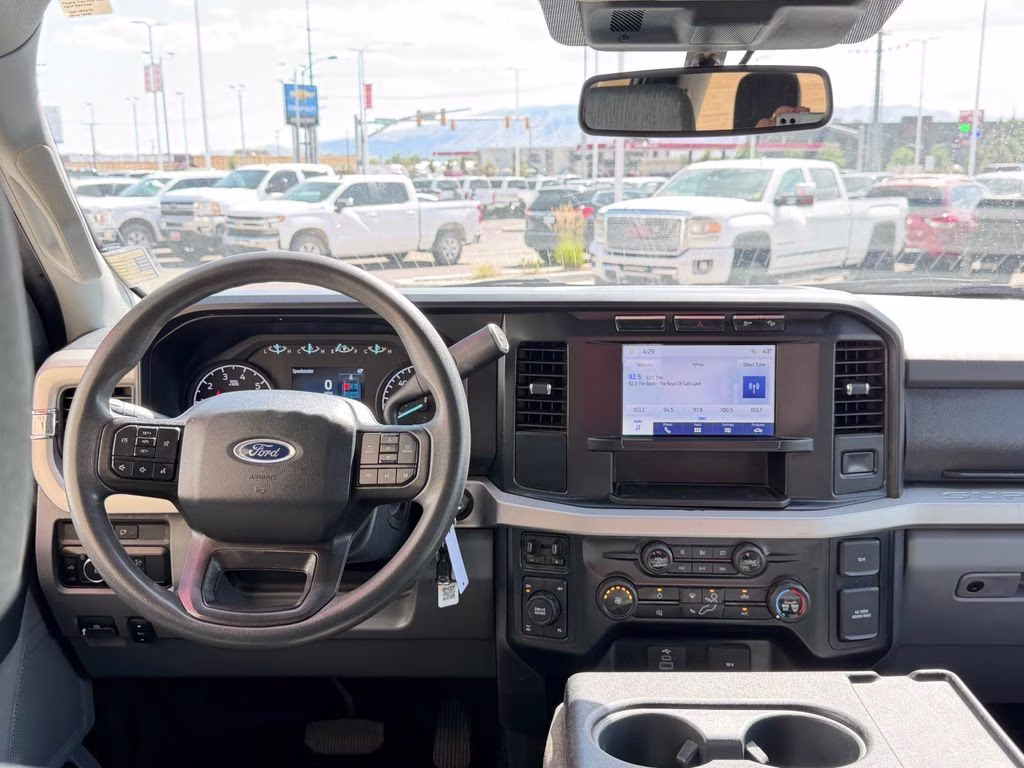 2023 White Ford Super Duty F-350 SRW XLT 4X4 Truck
