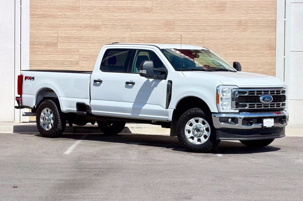 2023 White Ford Super Duty F-350 SRW XLT 4X4 Truck