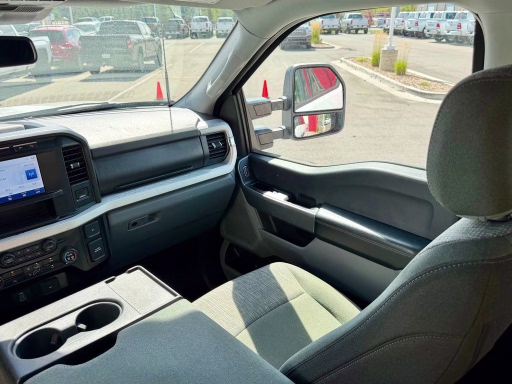 2023 White Ford Super Duty F-350 SRW XLT 4X4 Truck