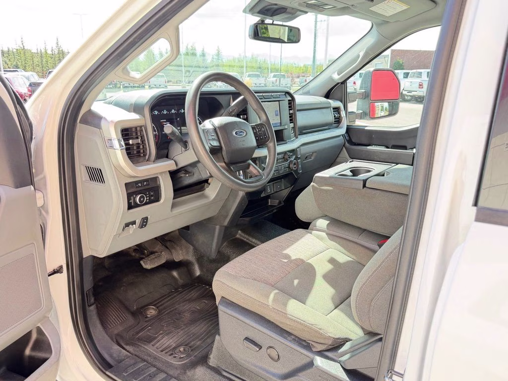 2023 White Ford Super Duty F-350 SRW XLT 4X4 Truck