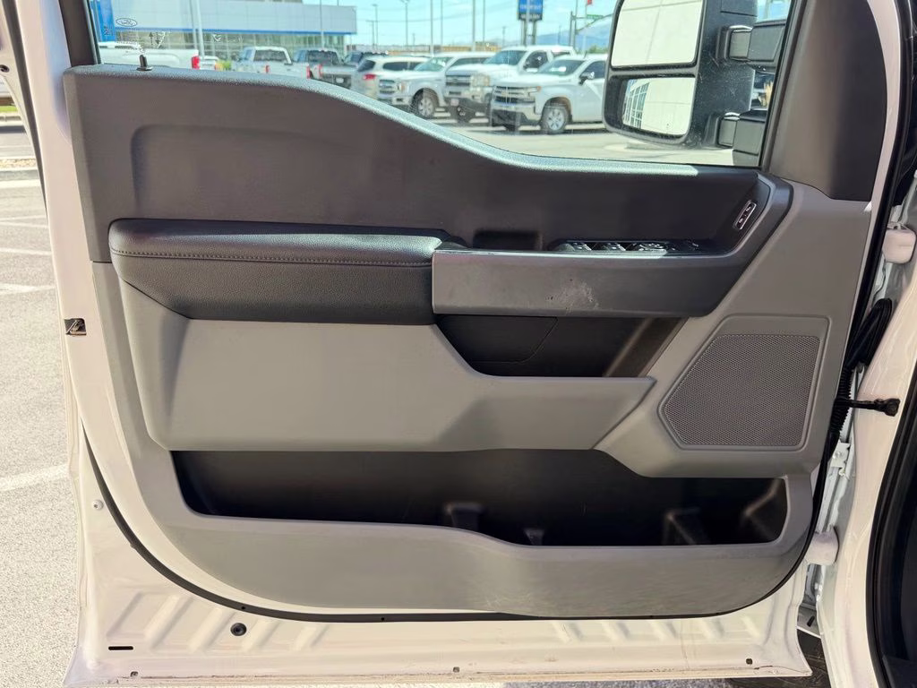 2023 White Ford Super Duty F-350 SRW XLT 4X4 Truck