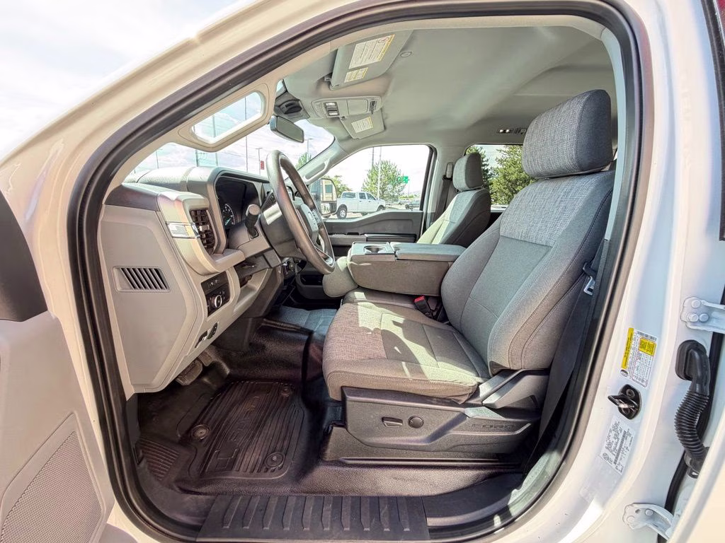 2023 White Ford Super Duty F-350 SRW XLT 4X4 Truck