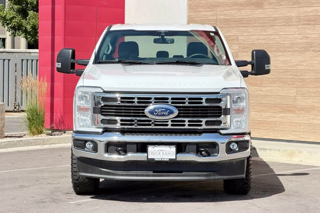 2023 White Ford Super Duty F-350 SRW XLT 4X4 Truck