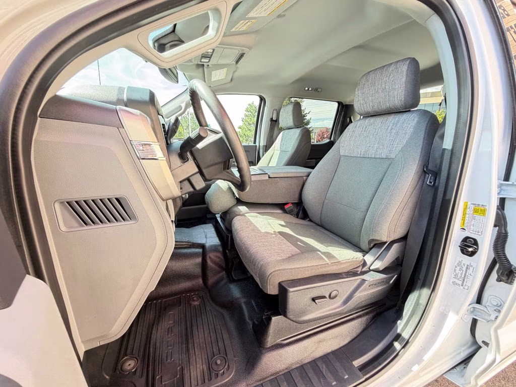 2023 White Ford Super Duty F-350 SRW XLT 4X4 Truck