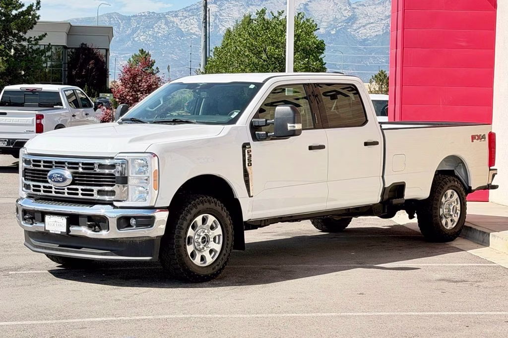 2023 White Ford Super Duty F-350 SRW XLT 4X4 Truck