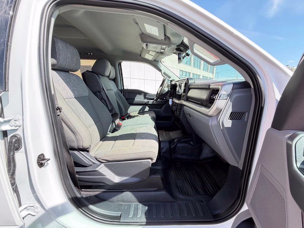 2023 White Ford Super Duty F-350 SRW XLT 4X4 Truck