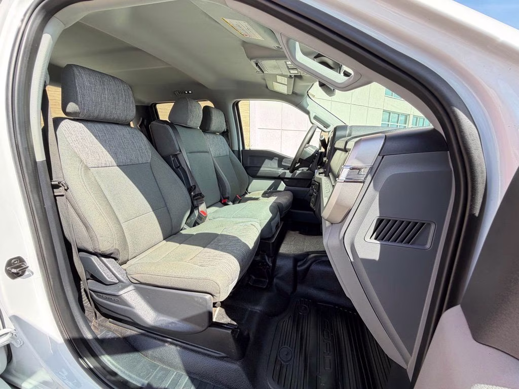 2023 White Ford Super Duty F-350 SRW XLT 4X4 Truck