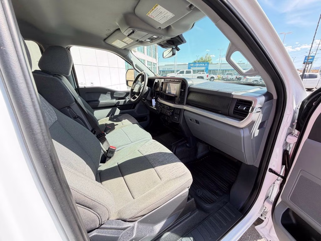 2023 White Ford Super Duty F-350 SRW XLT 4X4 Truck