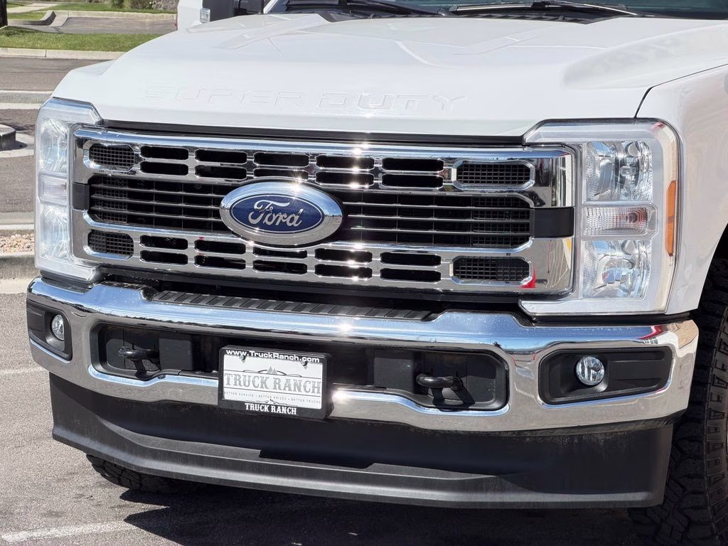 2023 White Ford Super Duty F-350 SRW XLT 4X4 Truck