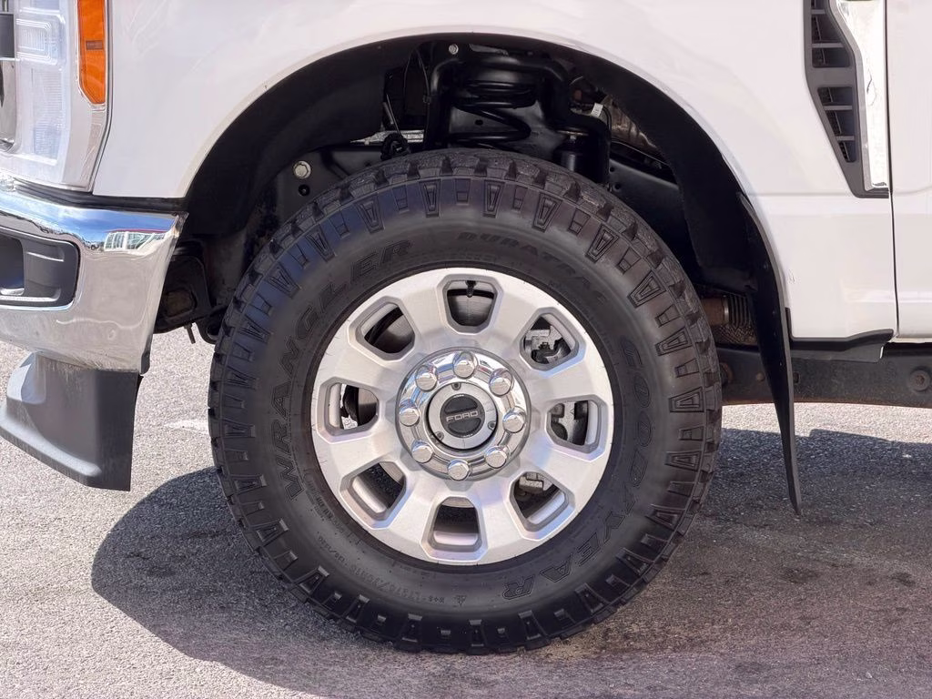 2023 White Ford Super Duty F-350 SRW XLT 4X4 Truck