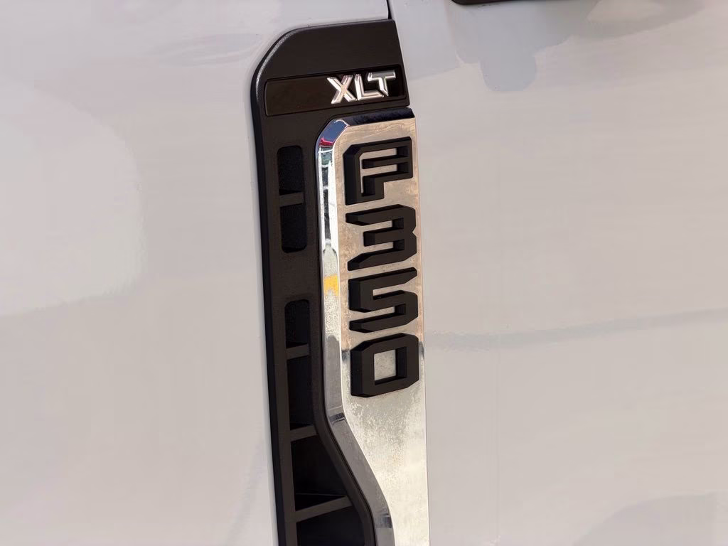 2023 White Ford Super Duty F-350 SRW XLT 4X4 Truck