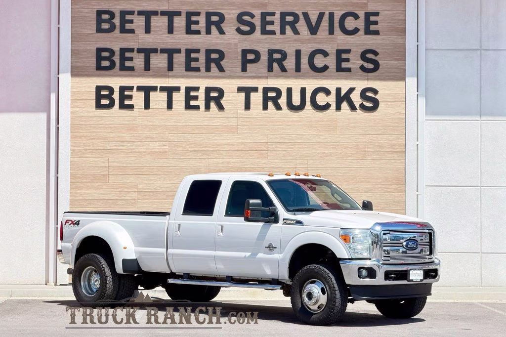 2015 White Platinum Clearcoat Metallic Ford Super Duty F-350 DRW Lariat 4X4 Truck
