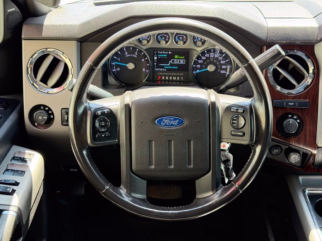 2015 White Platinum Clearcoat Metallic Ford Super Duty F-350 DRW Lariat 4X4 Truck