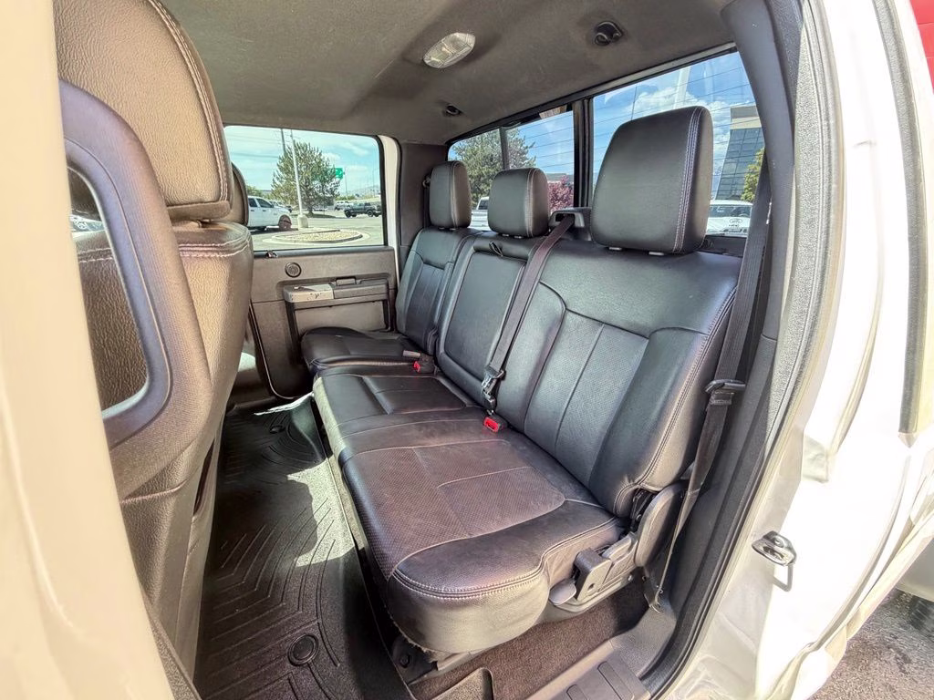 2015 White Platinum Clearcoat Metallic Ford Super Duty F-350 DRW Lariat 4X4 Truck
