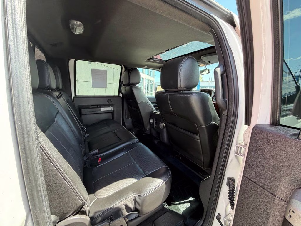 2015 White Platinum Clearcoat Metallic Ford Super Duty F-350 DRW Lariat 4X4 Truck