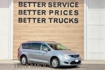 2018 Billet Silver Metallic Clearcoat Chrysler Pacifica Touring L FWD Van