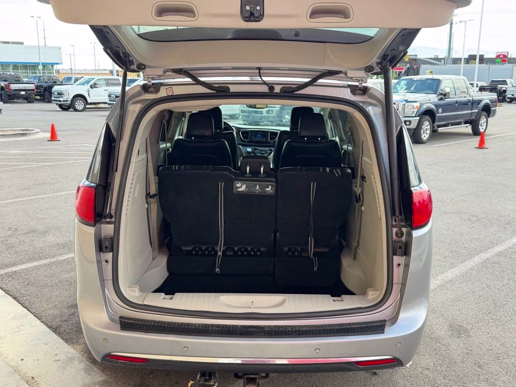 2018 Billet Silver Metallic Clearcoat Chrysler Pacifica Touring L FWD Van