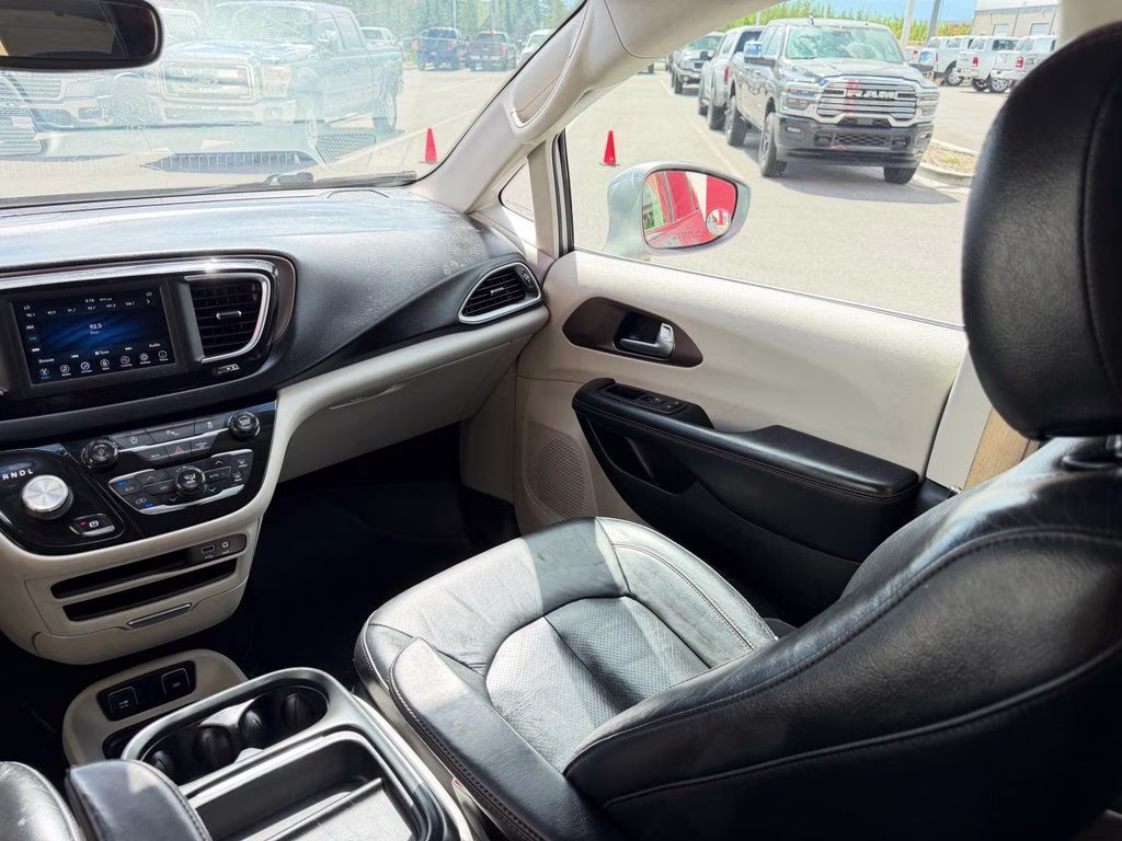 2018 Billet Silver Metallic Clearcoat Chrysler Pacifica Touring L FWD Van