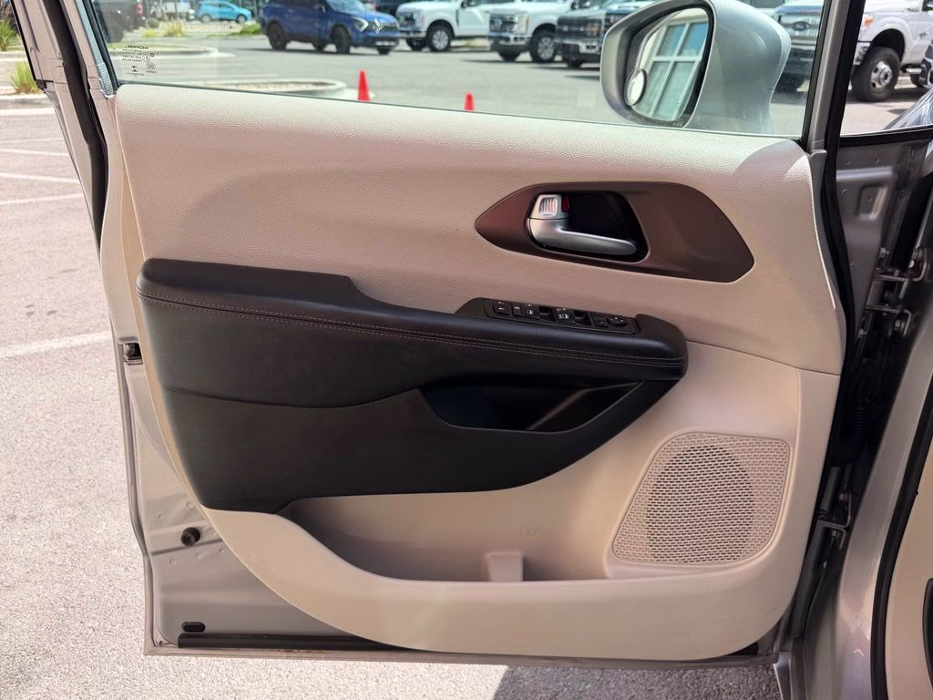 2018 Billet Silver Metallic Clearcoat Chrysler Pacifica Touring L FWD Van