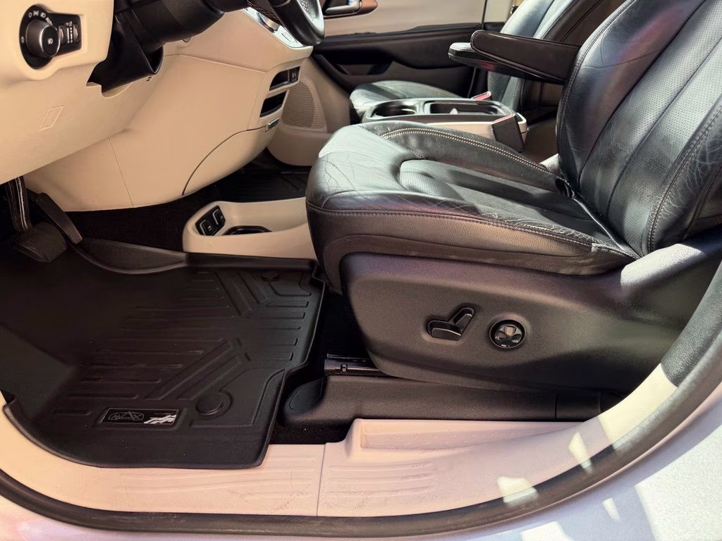 2018 Billet Silver Metallic Clearcoat Chrysler Pacifica Touring L FWD Van