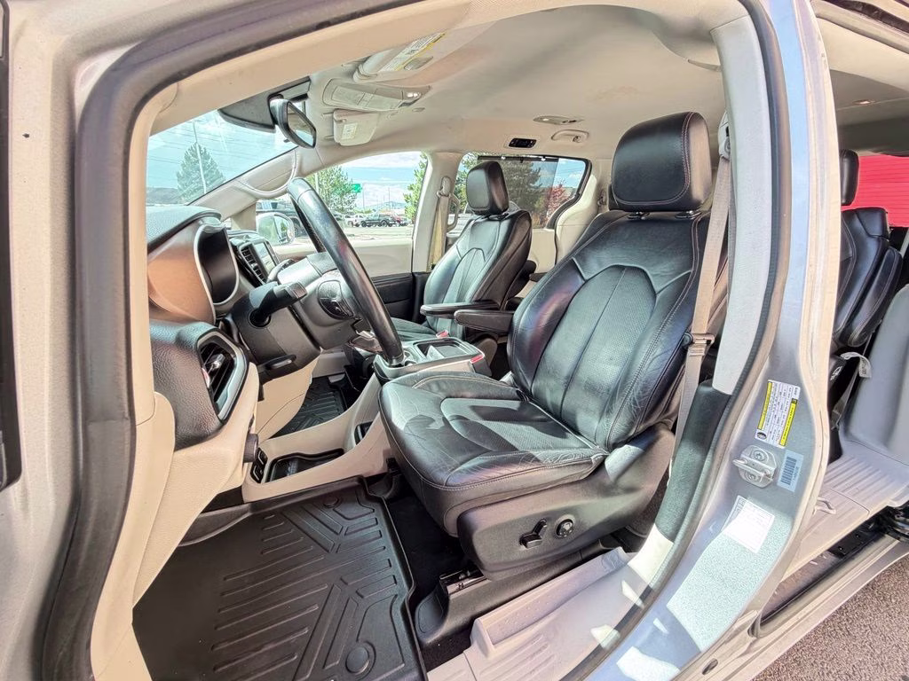 2018 Billet Silver Metallic Clearcoat Chrysler Pacifica Touring L FWD Van