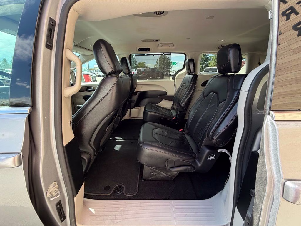 2018 Billet Silver Metallic Clearcoat Chrysler Pacifica Touring L FWD Van