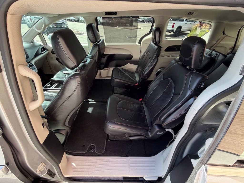 2018 Billet Silver Metallic Clearcoat Chrysler Pacifica Touring L FWD Van