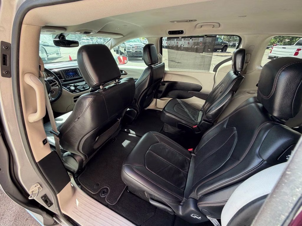 2018 Billet Silver Metallic Clearcoat Chrysler Pacifica Touring L FWD Van
