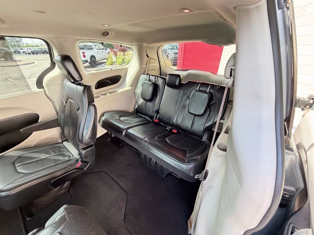 2018 Billet Silver Metallic Clearcoat Chrysler Pacifica Touring L FWD Van