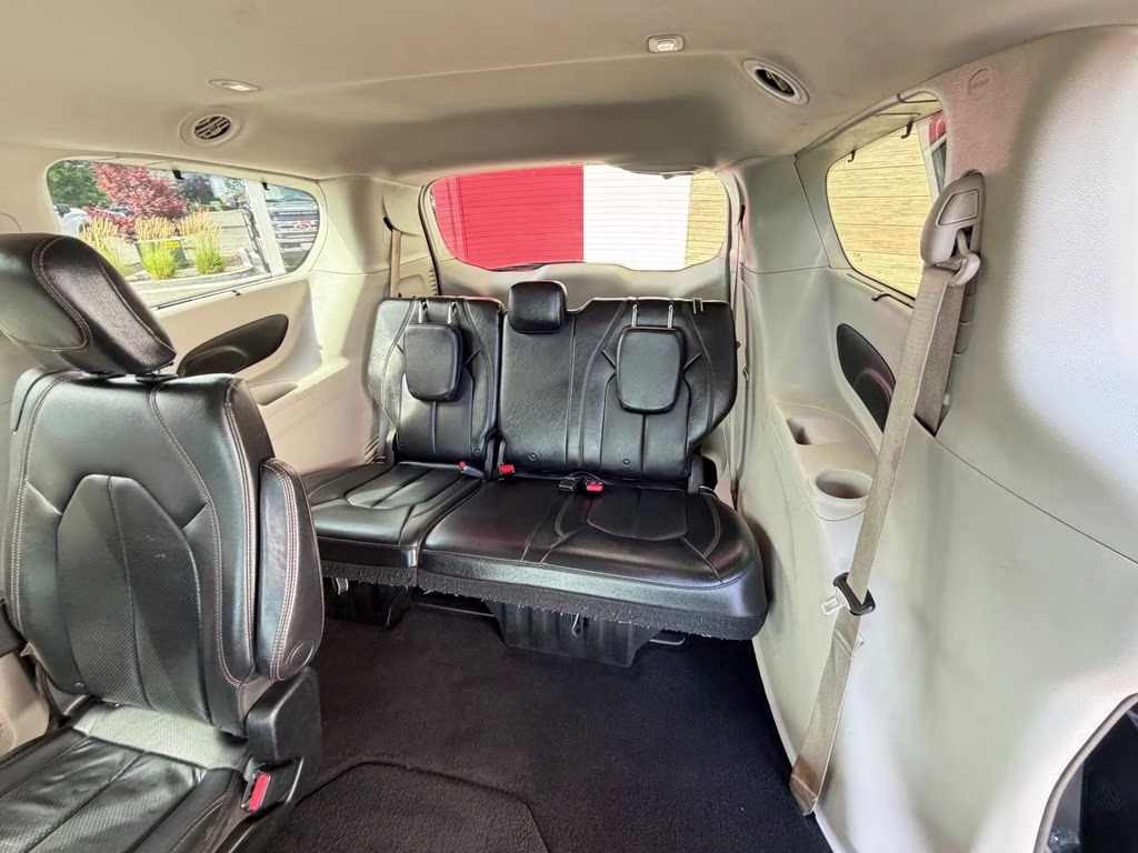 2018 Billet Silver Metallic Clearcoat Chrysler Pacifica Touring L FWD Van