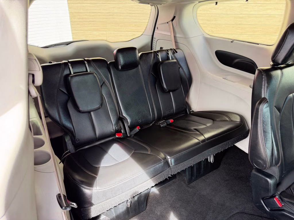 2018 Billet Silver Metallic Clearcoat Chrysler Pacifica Touring L FWD Van