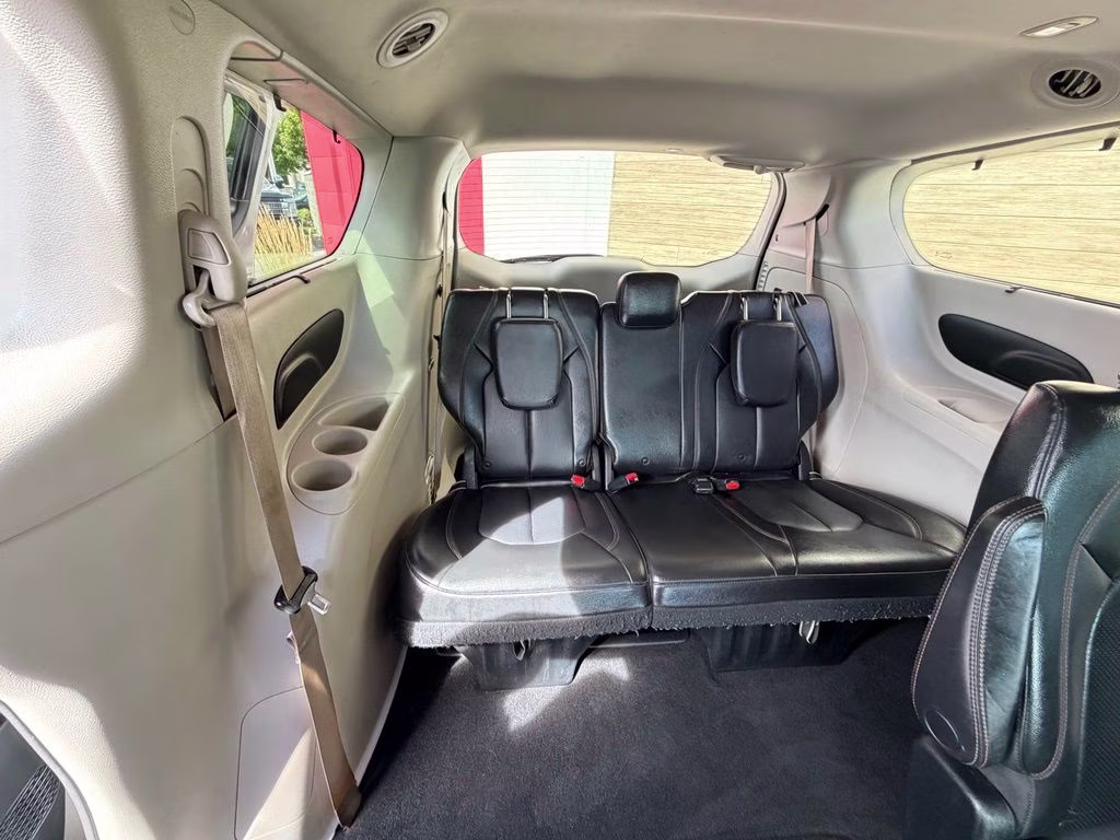 2018 Billet Silver Metallic Clearcoat Chrysler Pacifica Touring L FWD Van