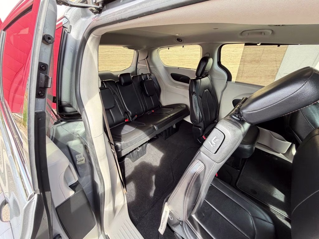 2018 Billet Silver Metallic Clearcoat Chrysler Pacifica Touring L FWD Van