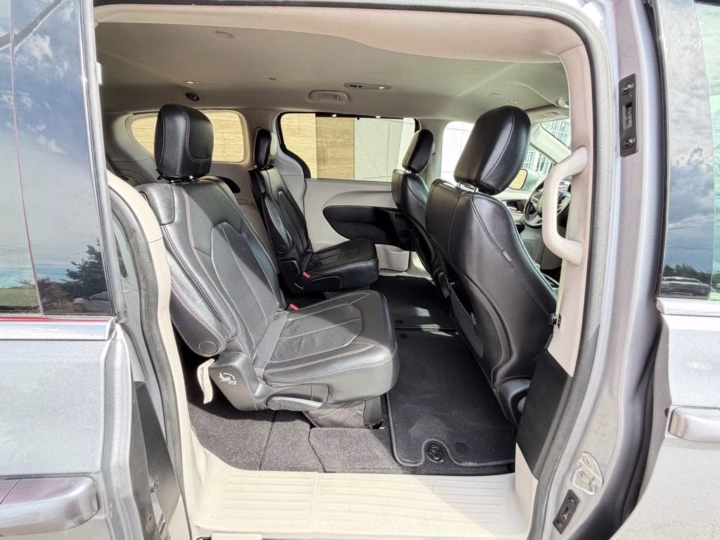 2018 Billet Silver Metallic Clearcoat Chrysler Pacifica Touring L FWD Van