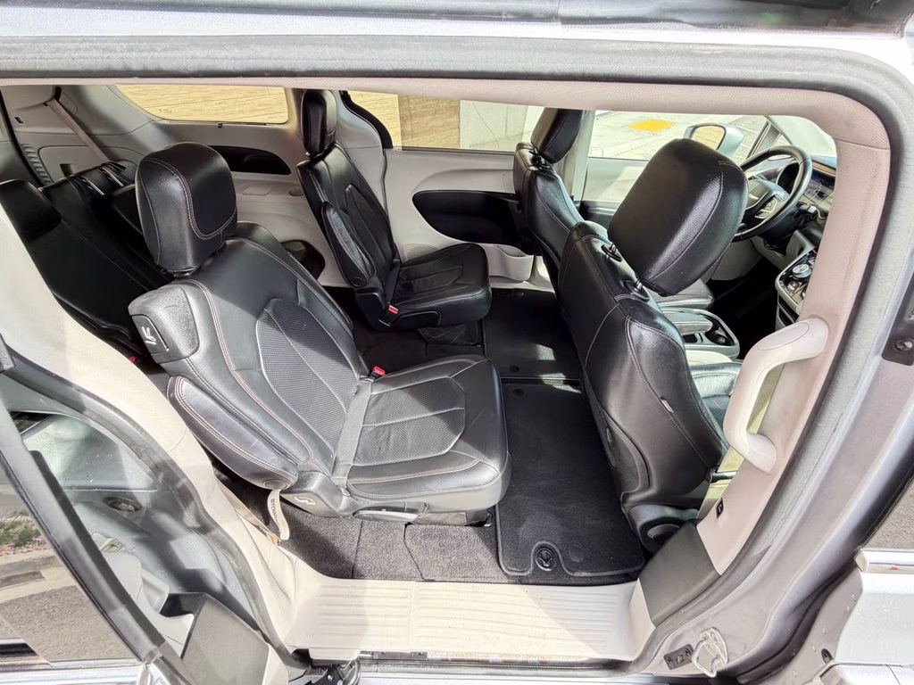 2018 Billet Silver Metallic Clearcoat Chrysler Pacifica Touring L FWD Van