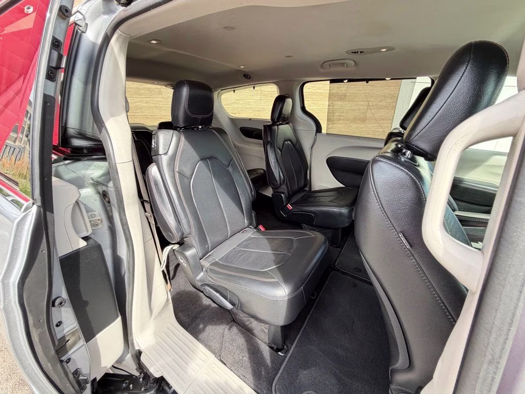 2018 Billet Silver Metallic Clearcoat Chrysler Pacifica Touring L FWD Van