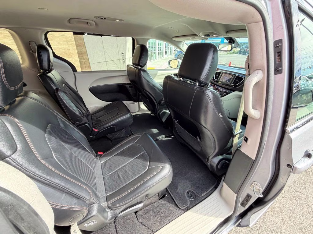 2018 Billet Silver Metallic Clearcoat Chrysler Pacifica Touring L FWD Van