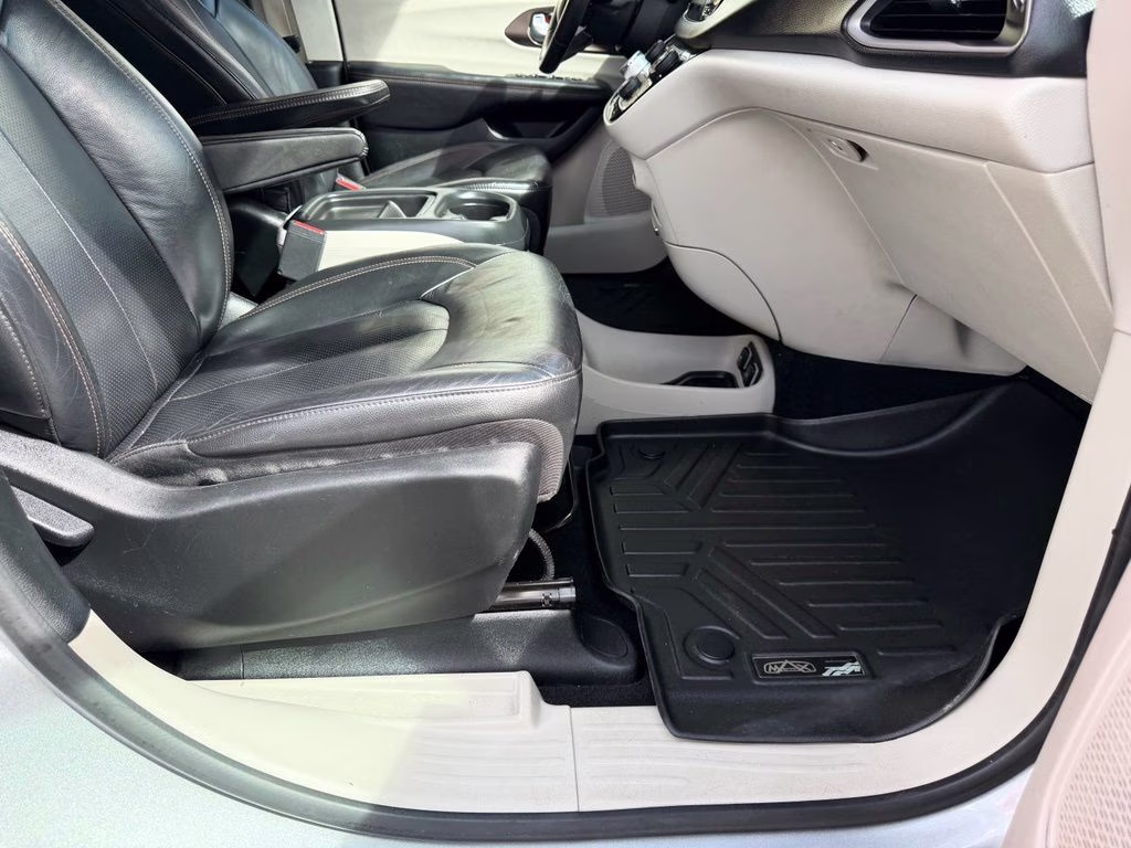 2018 Billet Silver Metallic Clearcoat Chrysler Pacifica Touring L FWD Van