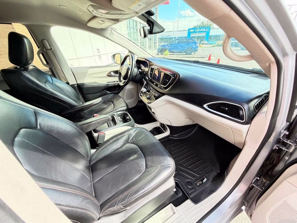 2018 Billet Silver Metallic Clearcoat Chrysler Pacifica Touring L FWD Van