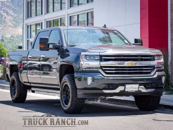2018 Graphite Metallic Chevrolet Silverado 1500 High Country 4X4 Truck