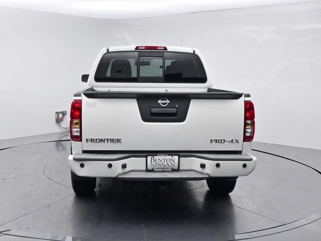 2018 Glacier White Nissan Frontier PRO-4X 4X4 Truck